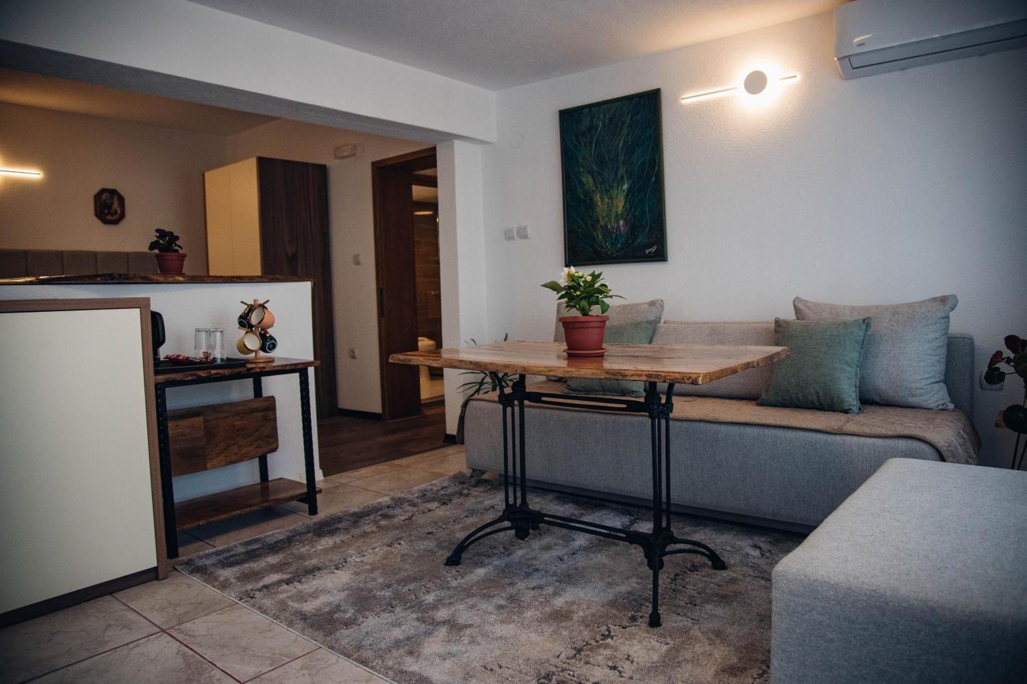Urban Apartment *